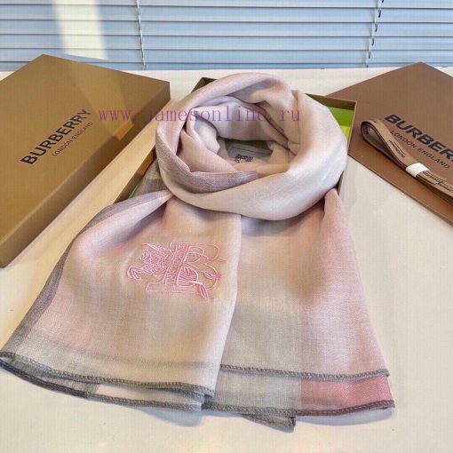 Burberry's classic synchronized ultra-thin cashmere plaid shawl is a must-have item for wardh83gf67r - Image 5