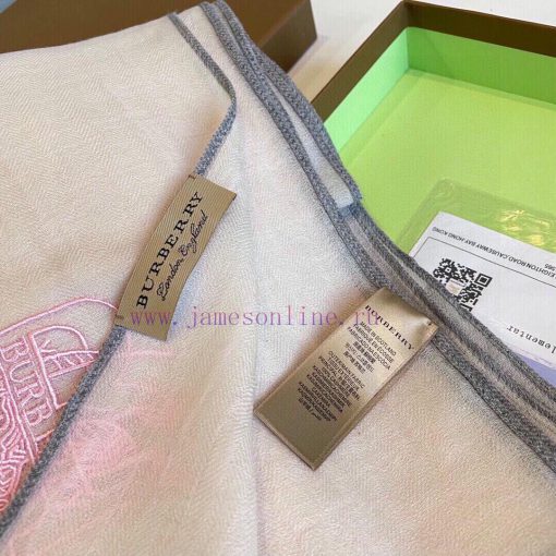 Burberry's classic synchronized ultra-thin cashmere plaid shawl is a must-have item for wardh83gf67r - Image 8