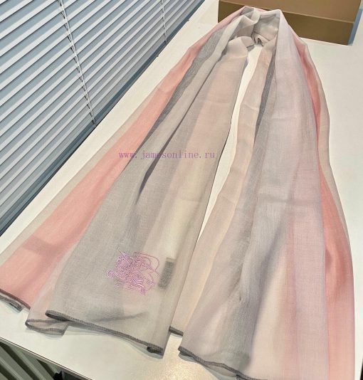 Burberry's classic synchronized ultra-thin cashmere plaid shawl is a must-have item for wardh83gf67r - Image 9