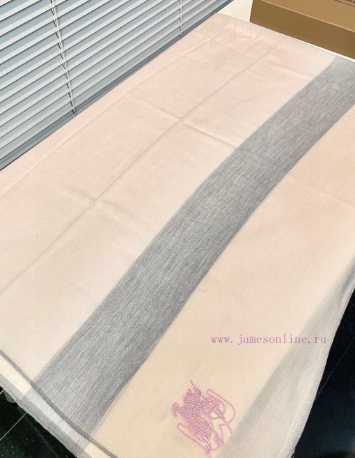 Burberry's classic synchronized ultra-thin cashmere plaid shawl is a must-have item for wardh83gf67r - Image 10