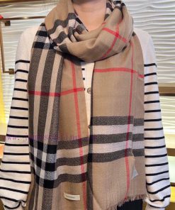 Burberry Classic Early Autumn Classic Bagger Cashmere Bagger Shawl Exquisite Embroidery War ggwidzoe