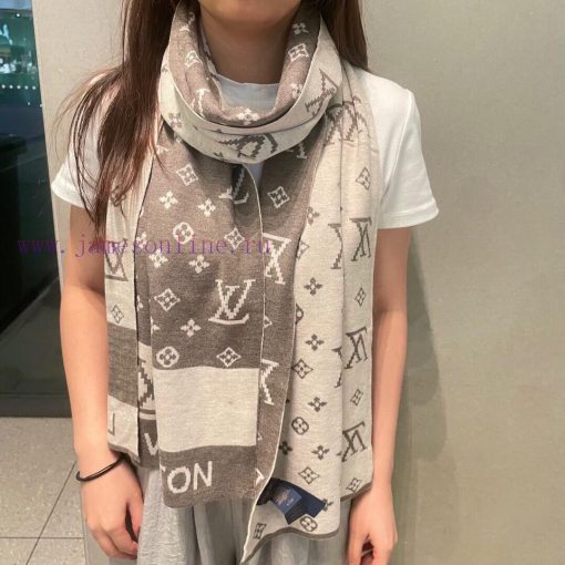 LV, a high-end cashmere knitted scarf that can be formal or casual. This weaving method is d9xee61l7