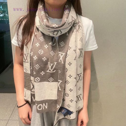 LV, a high-end cashmere knitted scarf that can be formal or casual. This weaving method is d9xee61l7 - Image 2