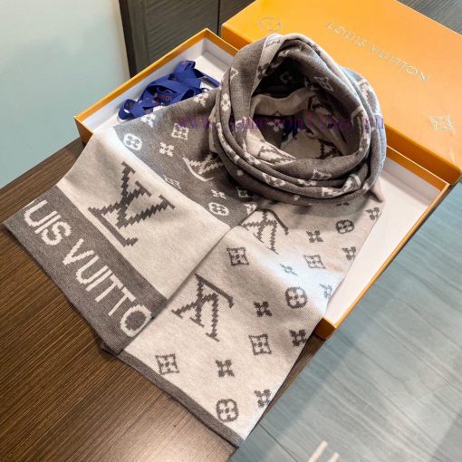 LV, a high-end cashmere knitted scarf that can be formal or casual. This weaving method is d9xee61l7 - Image 6