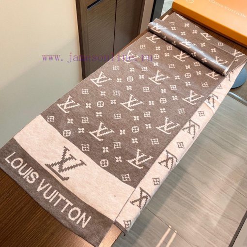 LV, a high-end cashmere knitted scarf that can be formal or casual. This weaving method is d9xee61l7 - Image 7