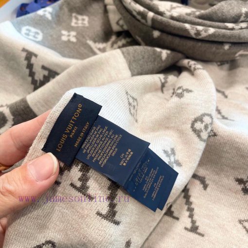 LV, a high-end cashmere knitted scarf that can be formal or casual. This weaving method is d9xee61l7 - Image 10
