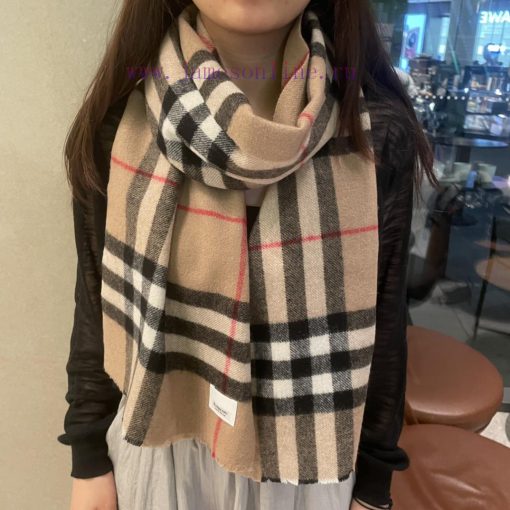 Burberry's classic cashmere plaid scarf with short beard edge is a must-have for the fragranjdvil2jb
