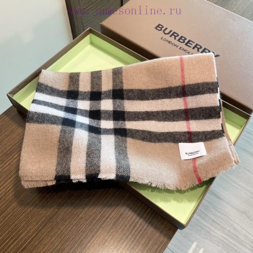 Burberry's classic cashmere plaid scarf with short beard edge is a must-have for the fragranjdvil2jb - Image 3