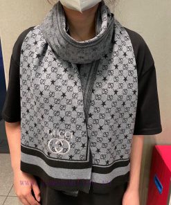 G Home Bull Goods GG Knitted Bee High Quality Knitted Splicing Scarf is a rare product in thoxageup2