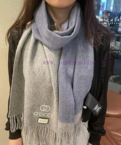 The hot selling Gucci classic unisex scarf has arrived. The soft and comfortable scarf bring00q5qi1y