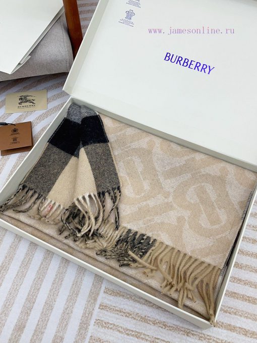 The light pink double-sided scarf features the latest Tb print on one side and a classic chezsi8w925 - Image 5