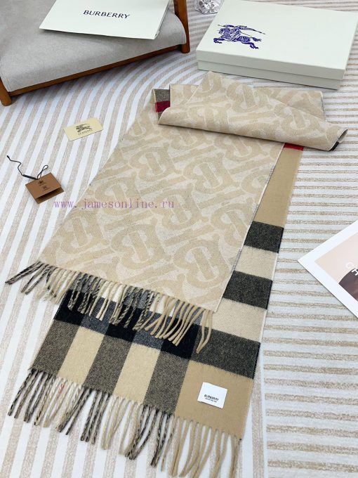 The light pink double-sided scarf features the latest Tb print on one side and a classic chezsi8w925 - Image 6