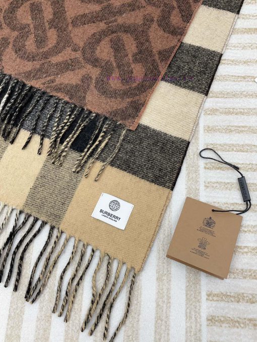 One side of the deep coffee double-sided scarf is the latest Tb print, and the other side is3k09qp5z - Image 9