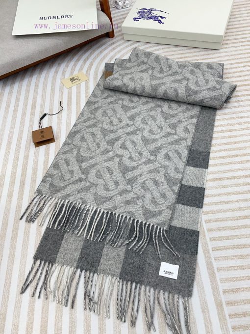The light gray double-sided scarf features the latest Tb print on one side and a classic chejsb6jxft - Image 6