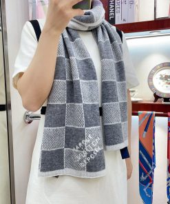 The LV ZG men's cashmere scarf with super unbeatable and soft texture is currently on sale, m6nv4fqc