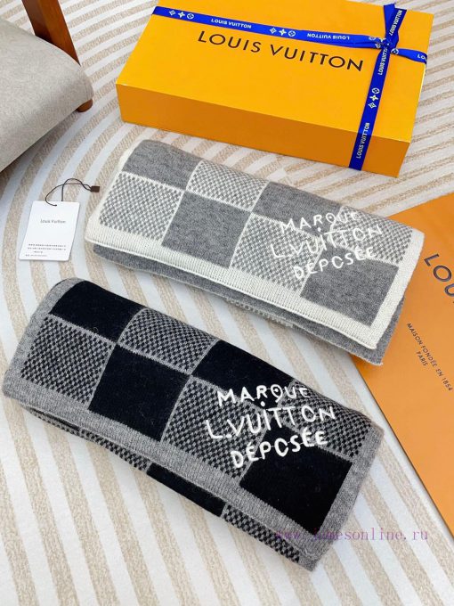 The LV ZG men's cashmere scarf with super unbeatable and soft texture is currently on sale, yi9lzc0j - Image 4