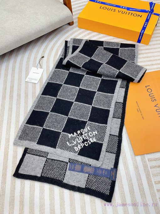 The LV ZG men's cashmere scarf with super unbeatable and soft texture is currently on sale, yi9lzc0j - Image 6