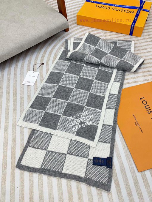 The LV ZG men's cashmere scarf with super unbeatable and soft texture is currently on sale, m6nv4fqc - Image 6
