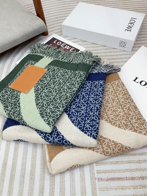 A secure C-position scarf 🧣 Super rare Loewe scarf, big logo, not too big, can be used as a 4g0ogjuf - Image 6