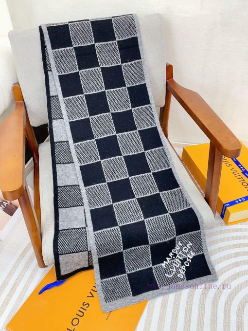 The LV ZG men's cashmere scarf with super unbeatable and soft texture is currently on sale, yi9lzc0j - Image 8