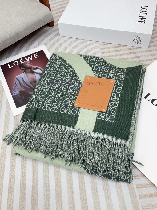 A secure C-position scarf 🧣 Super rare Loewe scarf, big logo, not too big, can be used as a 4g0ogjuf - Image 7