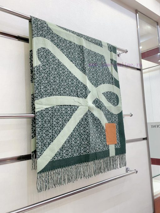 A secure C-position scarf 🧣 Super rare Loewe scarf, big logo, not too big, can be used as a 4g0ogjuf - Image 10