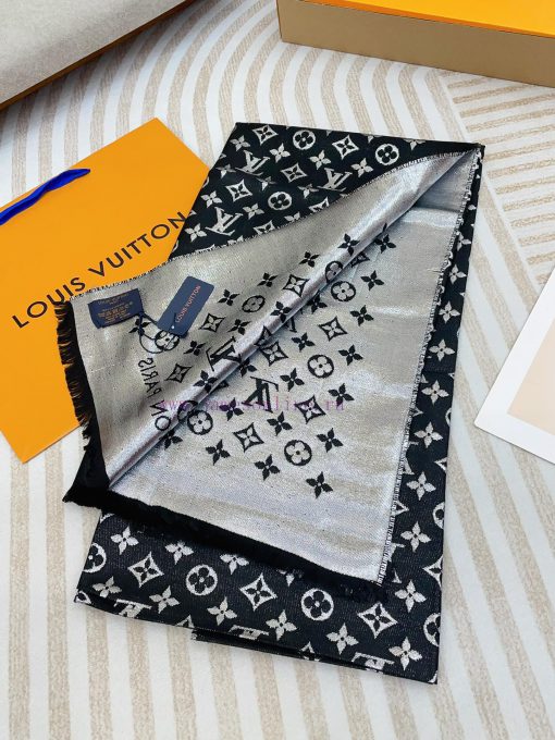 The classic LV gold and silver long scarf, which sells every year, really doesn't need too mliok2zf0 - Image 4