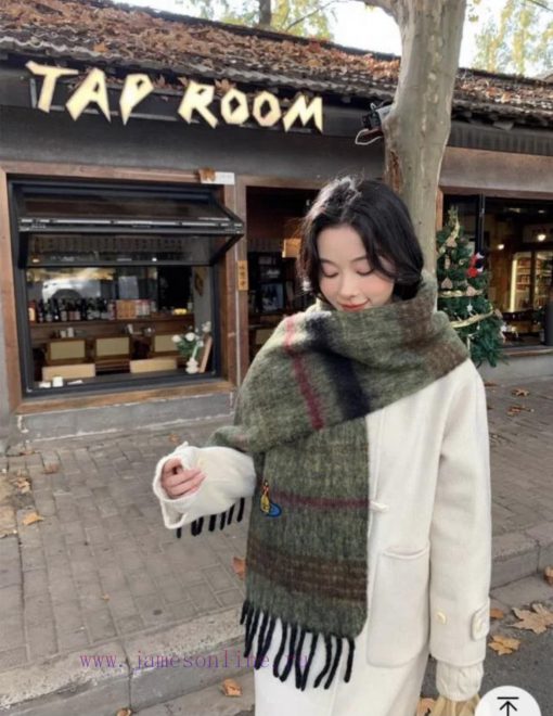 𝐕𝐢𝐯𝐢𝐞𝐧𝐧𝐞 𝐖𝐞𝐬𝐭𝐰𝐨𝐨𝐝 🪐 Classic Saturn mohair scarf by Vivienne Westwood, the British fashion delk68msra