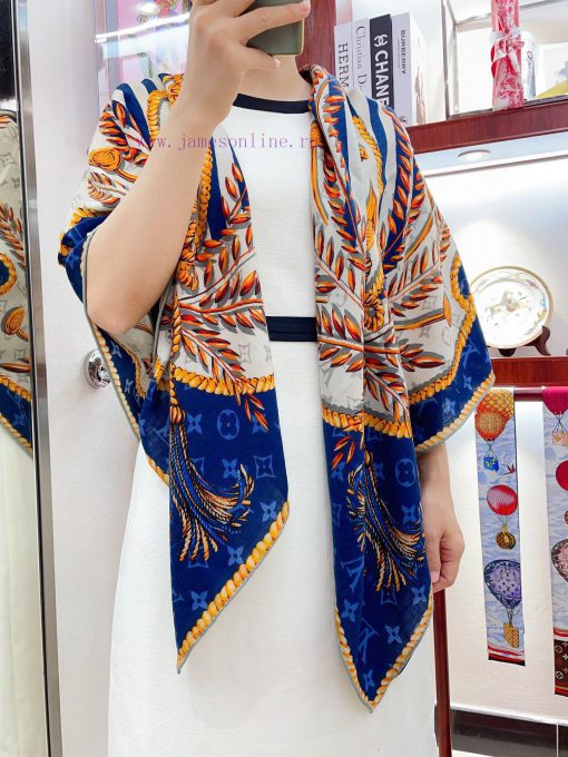 LV's elegant and noble baby like soft touch lines with floral velvet print cleverly utilize dig7ldwv