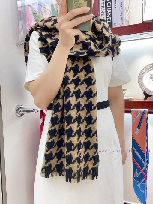 Dior's new super beautiful Qianniao scarf is highly recommended to buy with good texture. Di7v8dy0ma