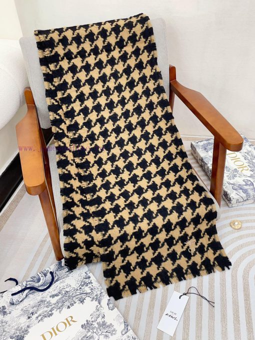 Dior's new super beautiful Qianniao scarf is highly recommended to buy with good texture. Di7v8dy0ma - Image 7