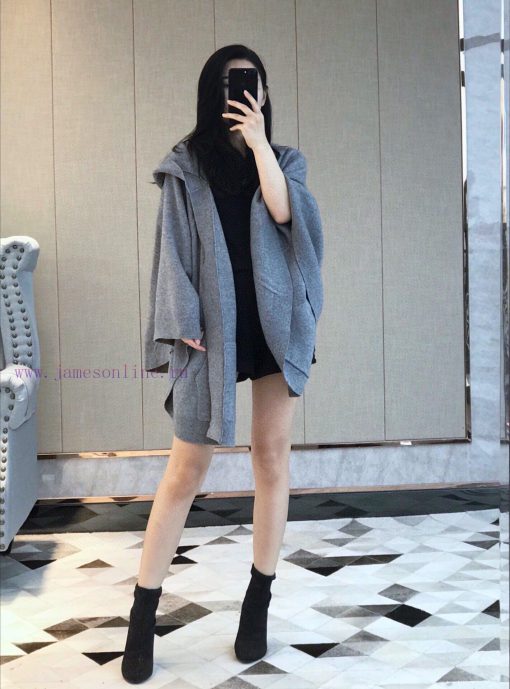 The BURBERRY hooded cape is definitely the most amazing product on the market, made of real mknshgn1 - Image 3