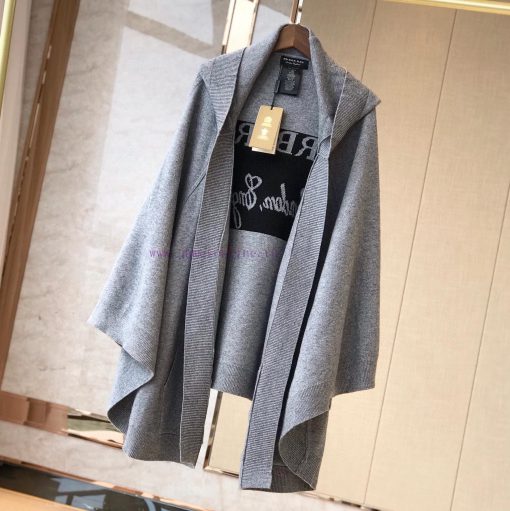 The BURBERRY hooded cape is definitely the most amazing product on the market, made of real mknshgn1 - Image 5