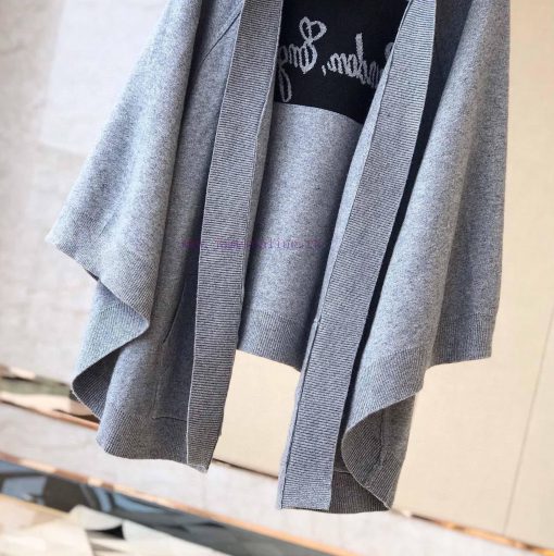 The BURBERRY hooded cape is definitely the most amazing product on the market, made of real mknshgn1 - Image 7