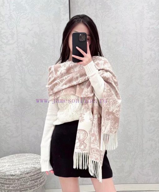 This Sauvage printed scarf reinterprets Dior's classic pattern with a carefully crafted blenevs069lh