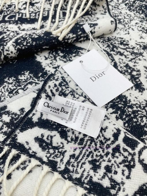 This Sauvage printed scarf reinterprets Dior's classic pattern with a carefully crafted blenmza9ypxz - Image 10