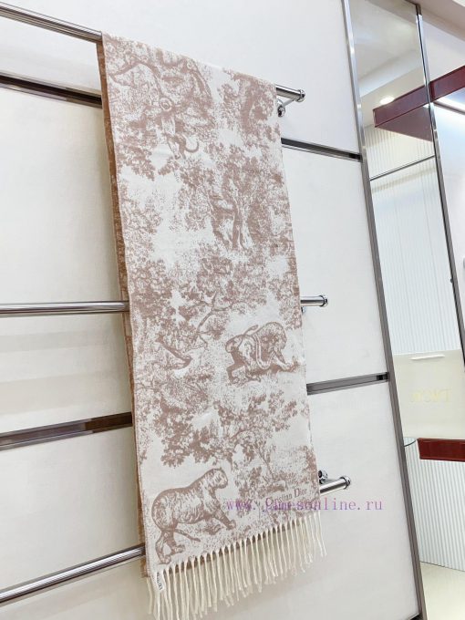 This Sauvage printed scarf reinterprets Dior's classic pattern with a carefully crafted blenevs069lh - Image 7