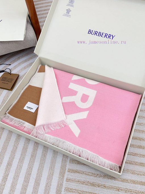 From the moment this Burberry shawl was released, it was almost impossible to wait for it fopbetg3ha - Image 4