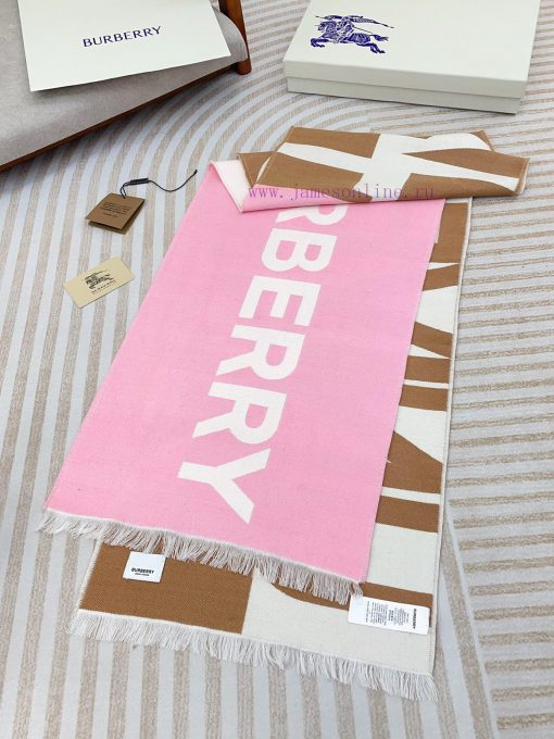 From the moment this Burberry shawl was released, it was almost impossible to wait for it fopbetg3ha - Image 5