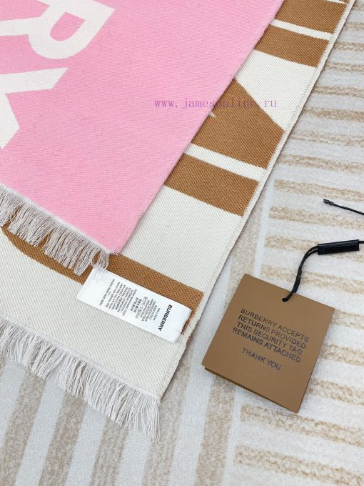 From the moment this Burberry shawl was released, it was almost impossible to wait for it fopbetg3ha - Image 6