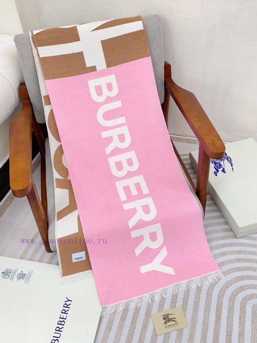 From the moment this Burberry shawl was released, it was almost impossible to wait for it fopbetg3ha - Image 7