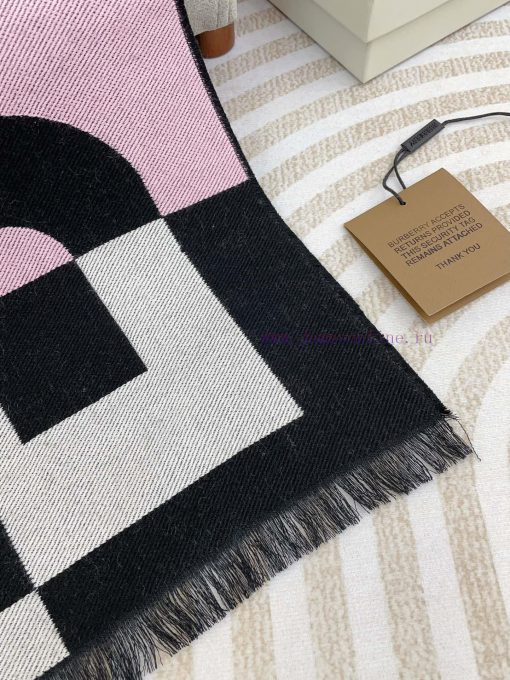 From the moment this Burberry shawl was released, it was almost impossible to wait for it fou2mf85lb - Image 10
