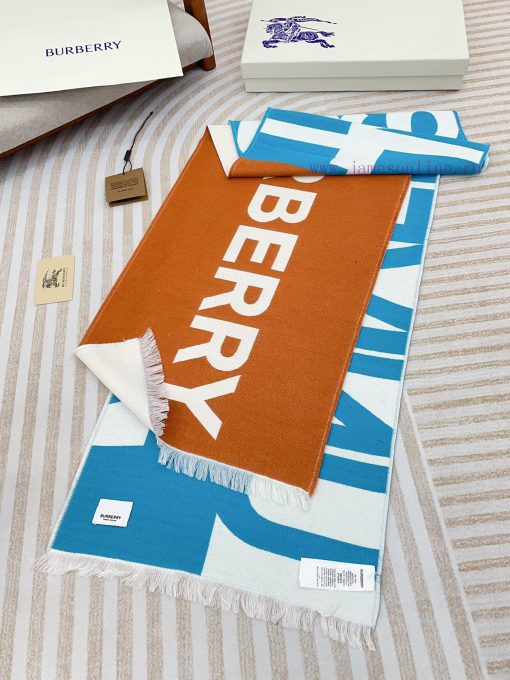 From the moment this Burberry shawl was released, it was almost impossible to wait for it foh39xo306 - Image 5