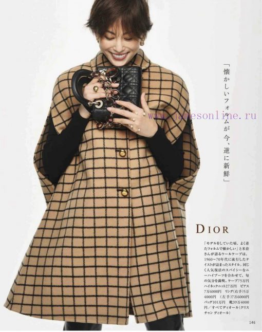 DIOR's latest double-sided cashmere cape, featuring a high neck and small lapel design that g189v52o - Image 2