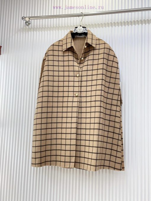 DIOR's latest double-sided cashmere cape, featuring a high neck and small lapel design that g189v52o - Image 3