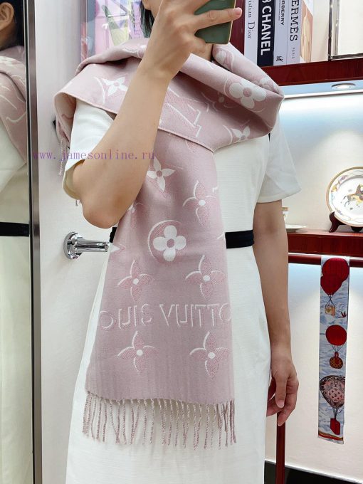 Phantom style latest LV official website synchronized metal wire double row logo wool scarf g7iq1d42 - Image 2