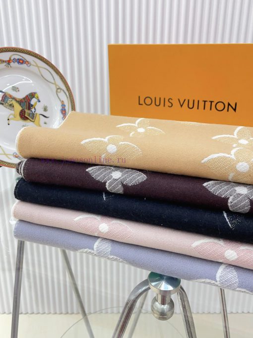 Phantom style latest LV official website synchronized metal wire double row logo wool scarf g7iq1d42 - Image 4