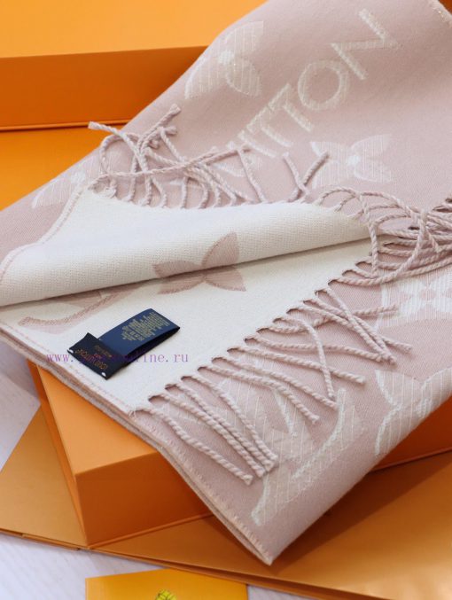 Phantom style latest LV official website synchronized metal wire double row logo wool scarf g7iq1d42 - Image 8