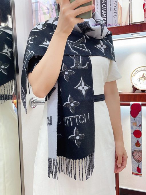 Phantom style latest LV official website synchronized metal wire double row logo wool scarf s3g248w0 - Image 2