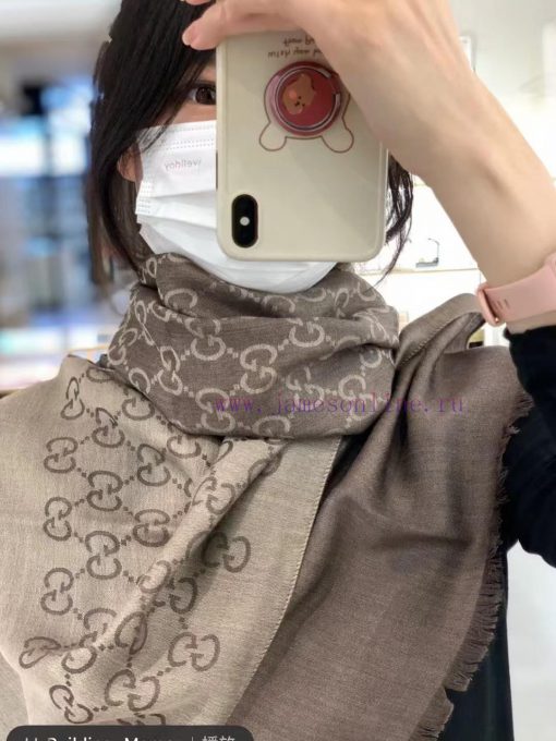 GUCCI long scarf is a simple and elegant dual color jacquard silk cashmere long scarf. It isr18ujprf - Image 2